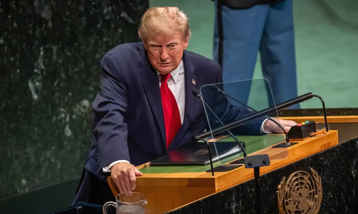 Trump rejeita limitar IA e critica governança global da tecnologia
