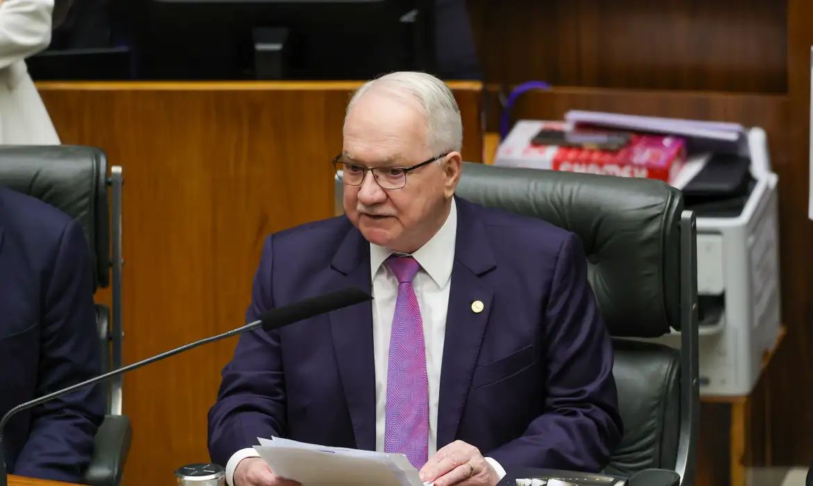 Em meio a crise, Fachin volta a cancelar sessão plenária no STF