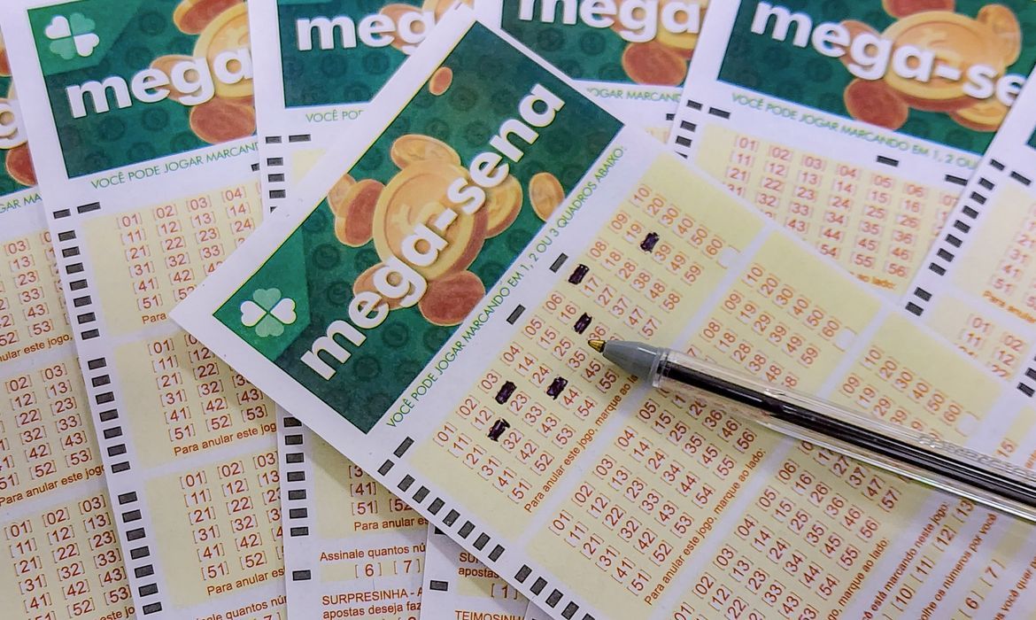 Mega-Sena acumula e pagará R$ 32 milhões na terça; confira dezenas