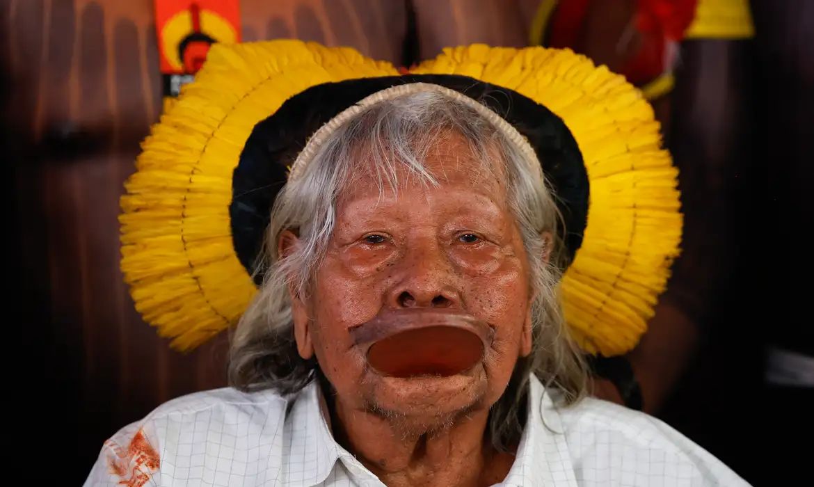 Cacique Raoni, de 94 anos, recebe cuidados paliativos em Mato Grosso