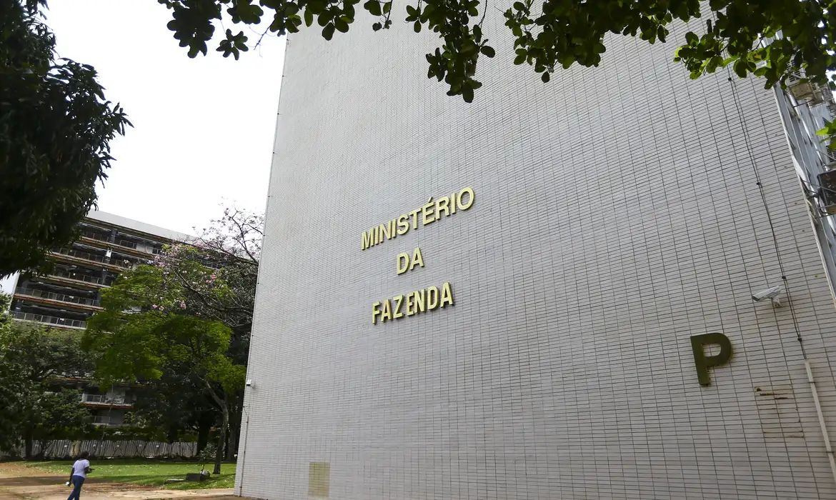 Governo reduz projeção do PIB para 2% em 2026 e 2,3% em 2027
