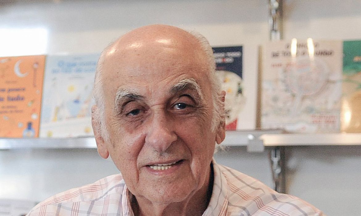 Jornalista Zuenir Ventura morre aos 95 anos