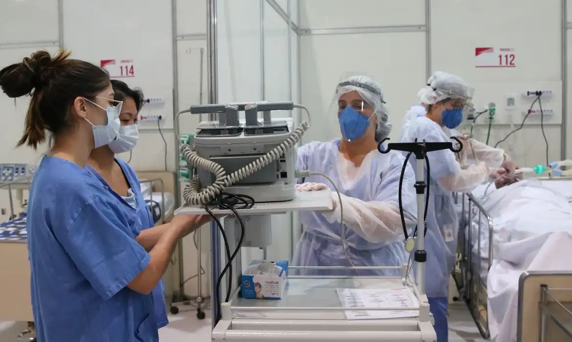 Estudo aponta esgotamento emocional e burnout de médicos de UTI